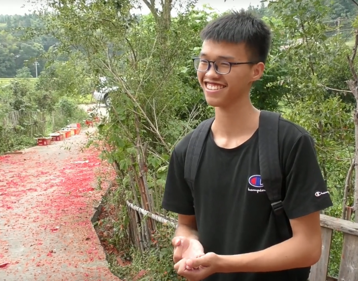 湖南小伙初中时300多名，高三进入年级前20名，今年高考647分