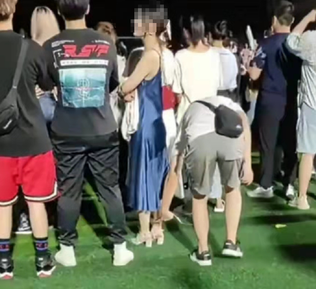 湖北某高校新生偷拍多名女生裙底，被学校严肃处理，网友：高校一日游