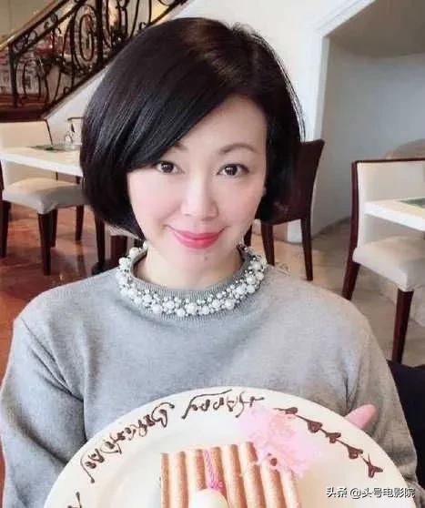 《鹿鼎记》23年后陈小春翻红，7个老婆有人如少女，有人涉嫌绑架