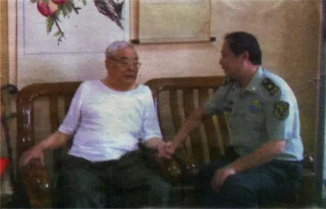 哈军工建校的首任院长兼政委是陈赓，第二任院长和政委分别是谁？