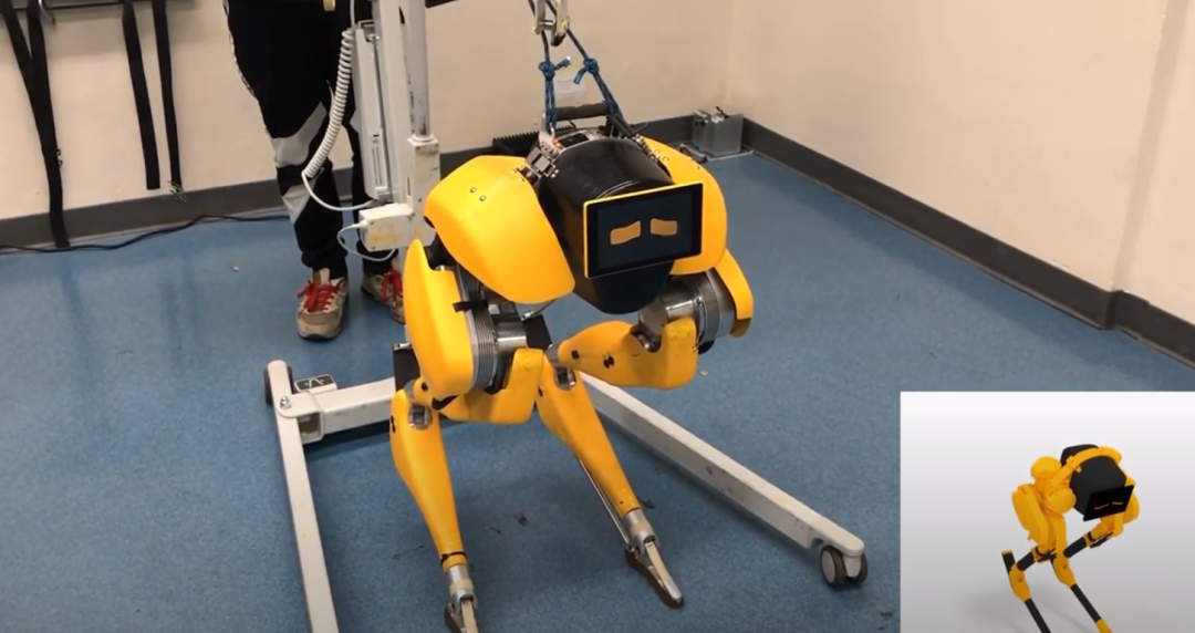 24岁浙大毕业生研发两足机器人，可以蹲伏走路和载重走路