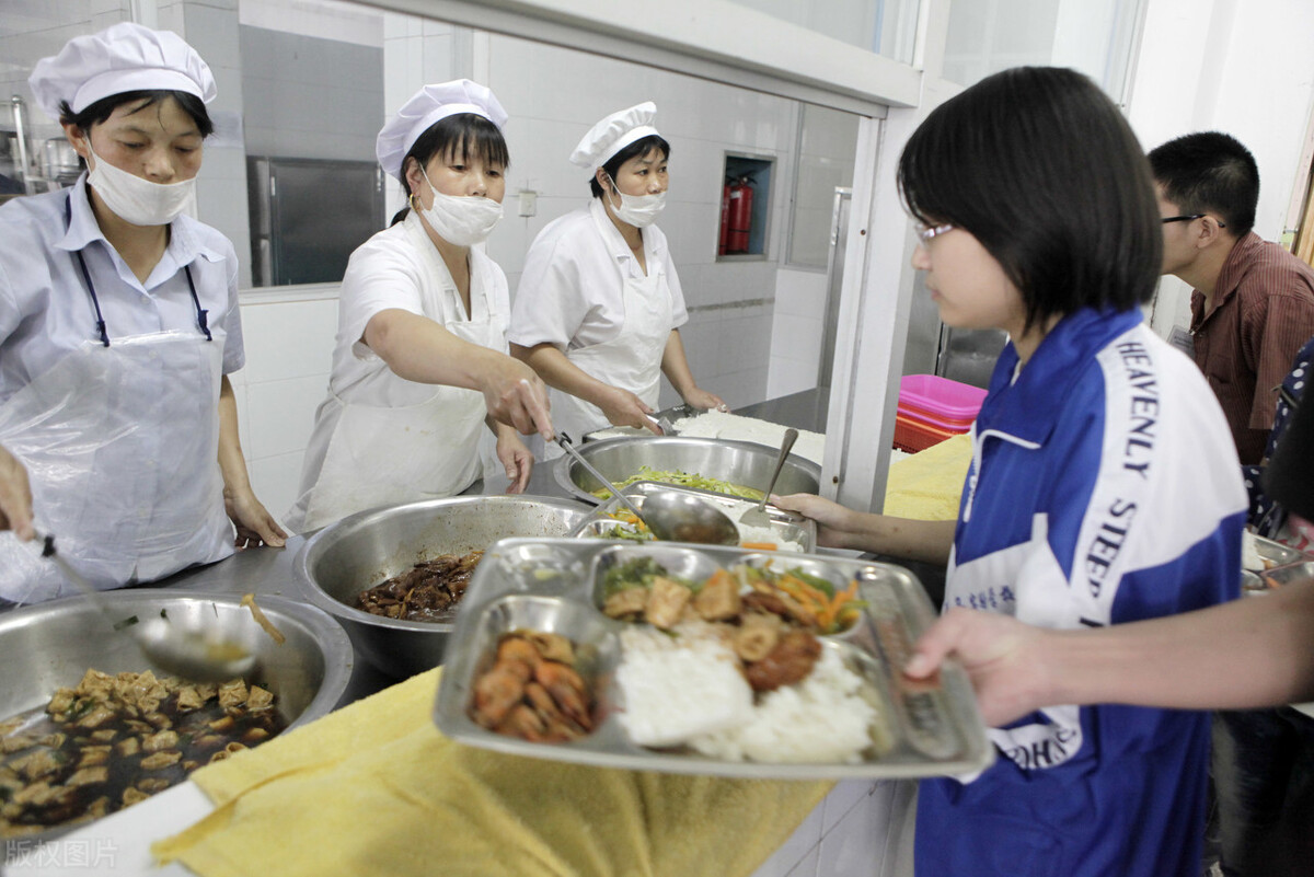 带你看看孩子的学校食堂，没有那么神秘