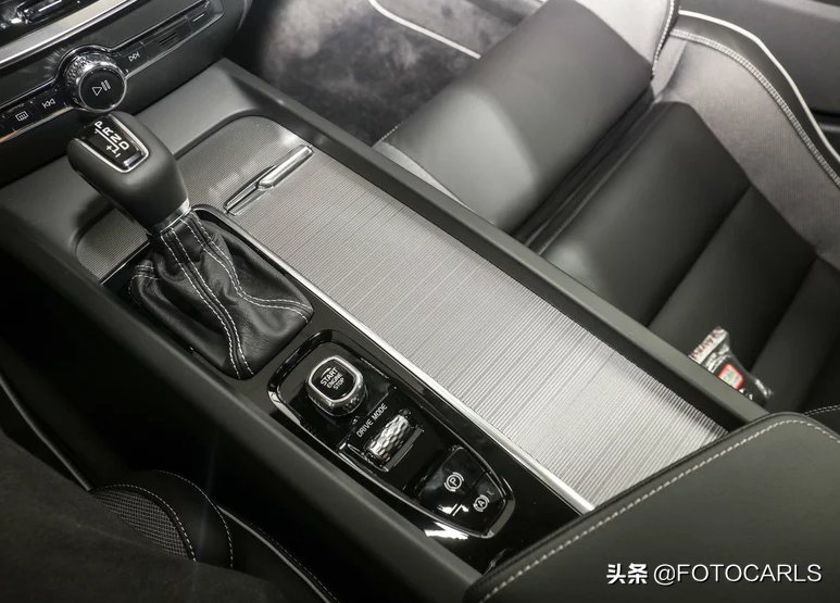 沃尔沃V60 T5低配实拍，售价38.99万无四驱，为打折做铺垫？