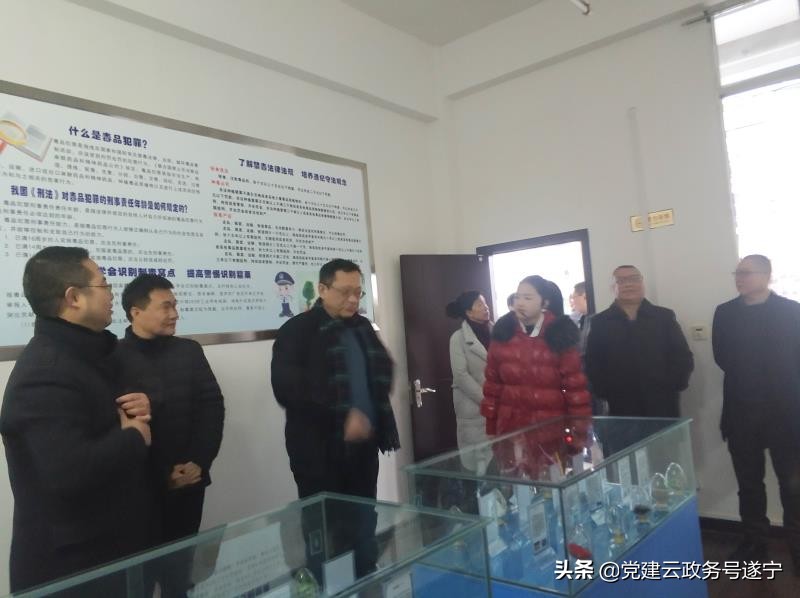 四川广播电视大学校长尹析明一行到大英县调研指导社区教育工作