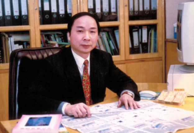 从河南农村走出，他创世界记录后放弃国外高薪、绿卡回国，致力中国“芯”发展