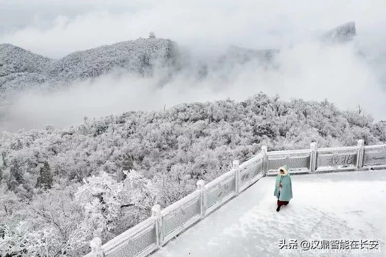 云烟归去，不染凡尘。冬日雪中，武林张家界