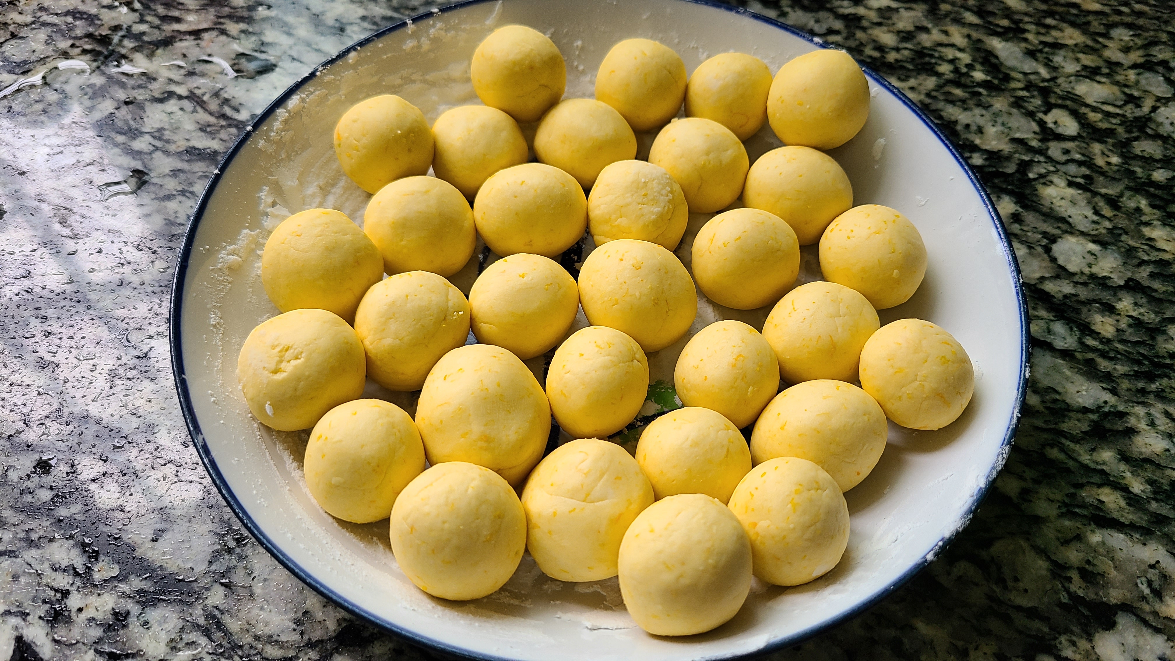 天气凉了，教你一道广东的滋补糖水，Q弹好吃味道很棒