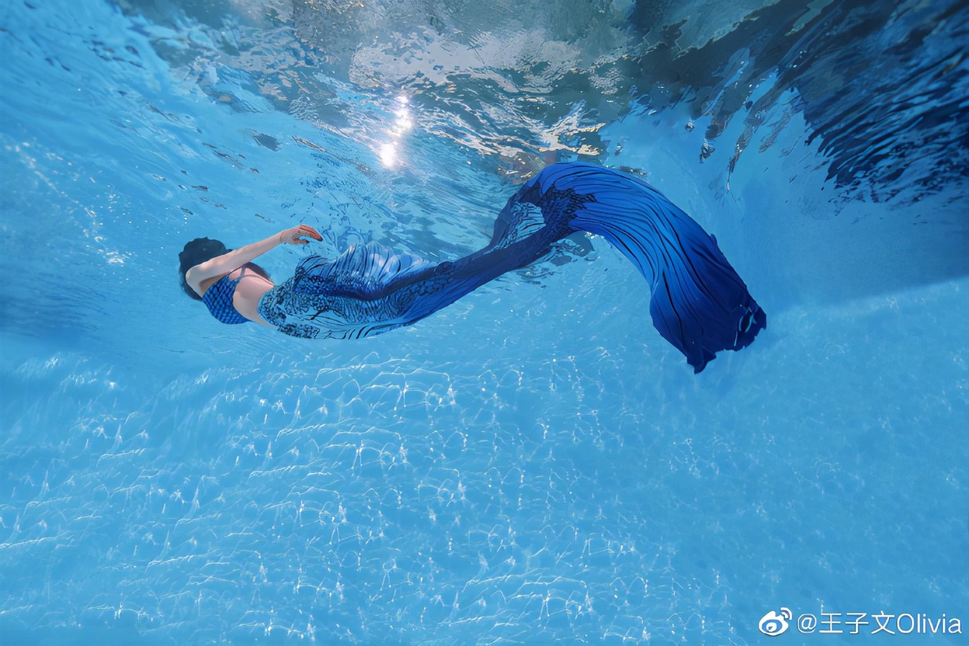 王子文身高162体重80斤,骨感好身材,清淡吃多运动,能坚持吗