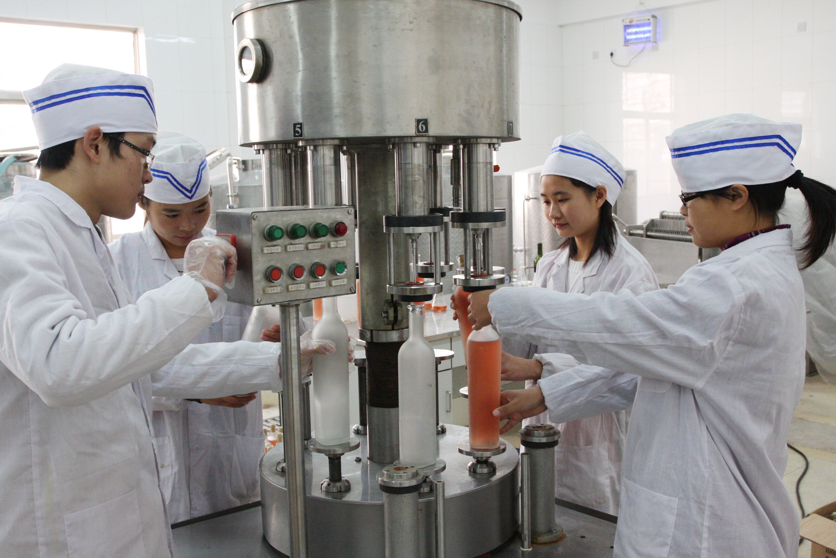 西北师范大学搞“毛线课”，众多学生纷纷报名，学生：没啥事玩呗