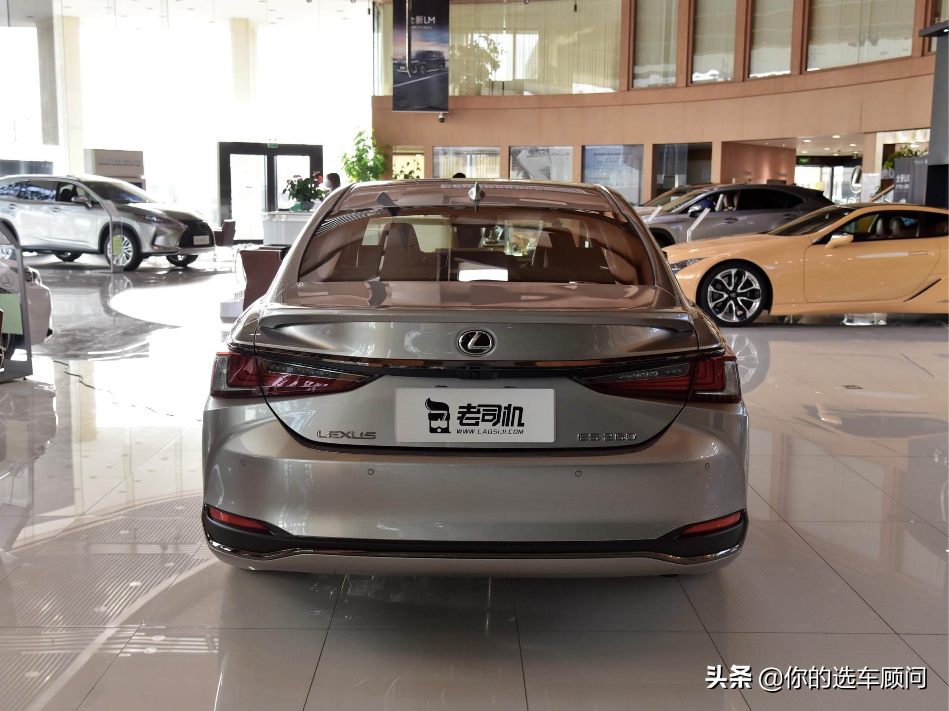 进口行政级豪华车，保养实惠价格不错，油耗6.3L，实拍雷克萨斯ES