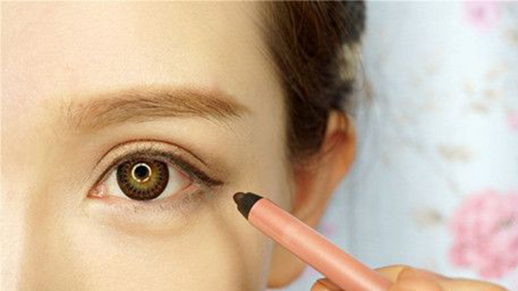 眼线笔和眼线液哪个更好用，选择适合自己最重要