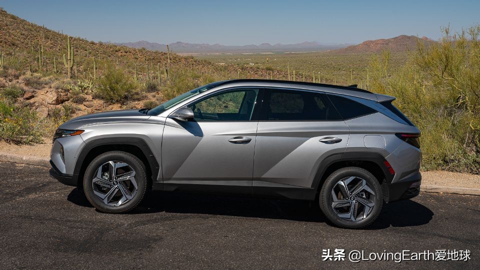 2022款现代途胜有着更大的外型，更复杂的造型设计