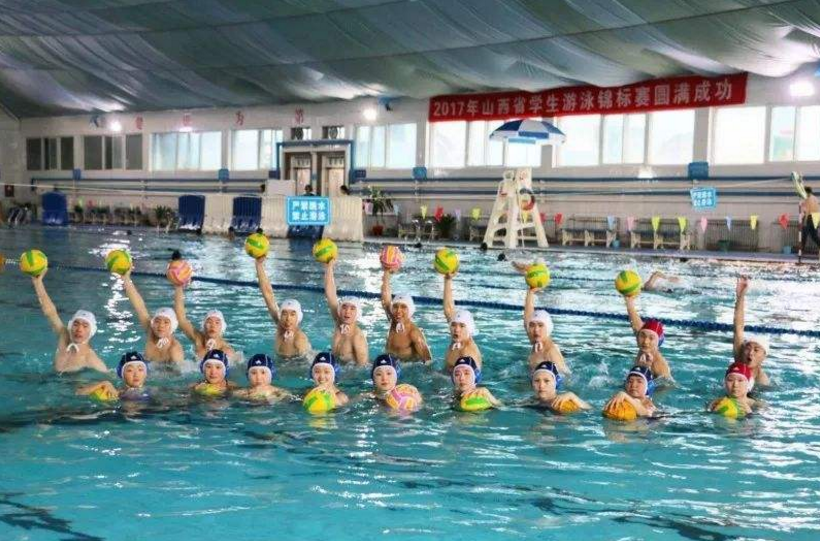 名校的奇葩规定，“游泳”成为这4所高校必修课，不合格不让毕业