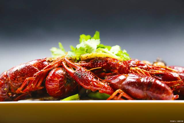 剁椒鱼头、辣椒炒肉、口味虾、农家小炒肉、血鸭……香满星城，馋坏你！