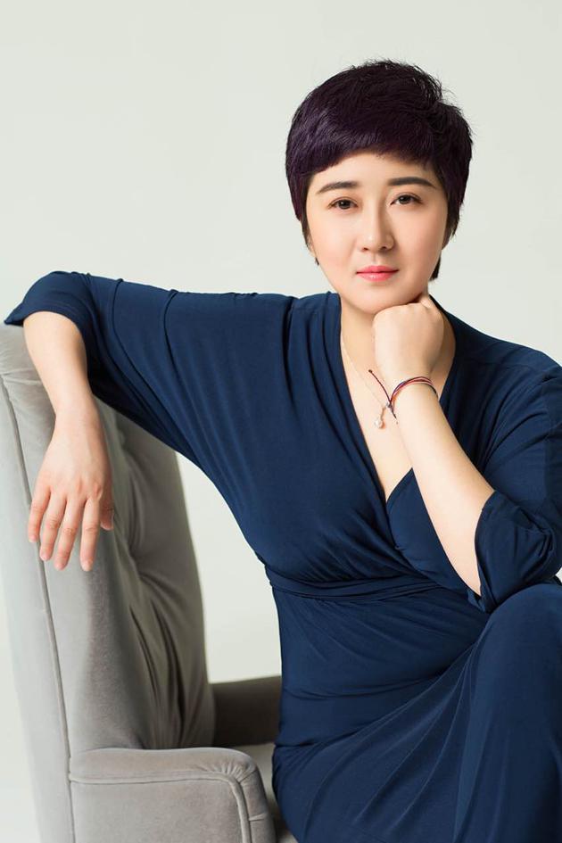 “著名导演”张纪中：三婚娶80后美娇娘，他的人生真的完美了？