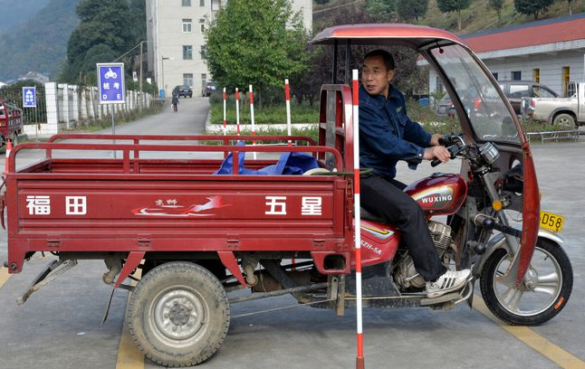 车主注意了，骑两轮、三轮电动车上路，有这“八个行为”或被处罚