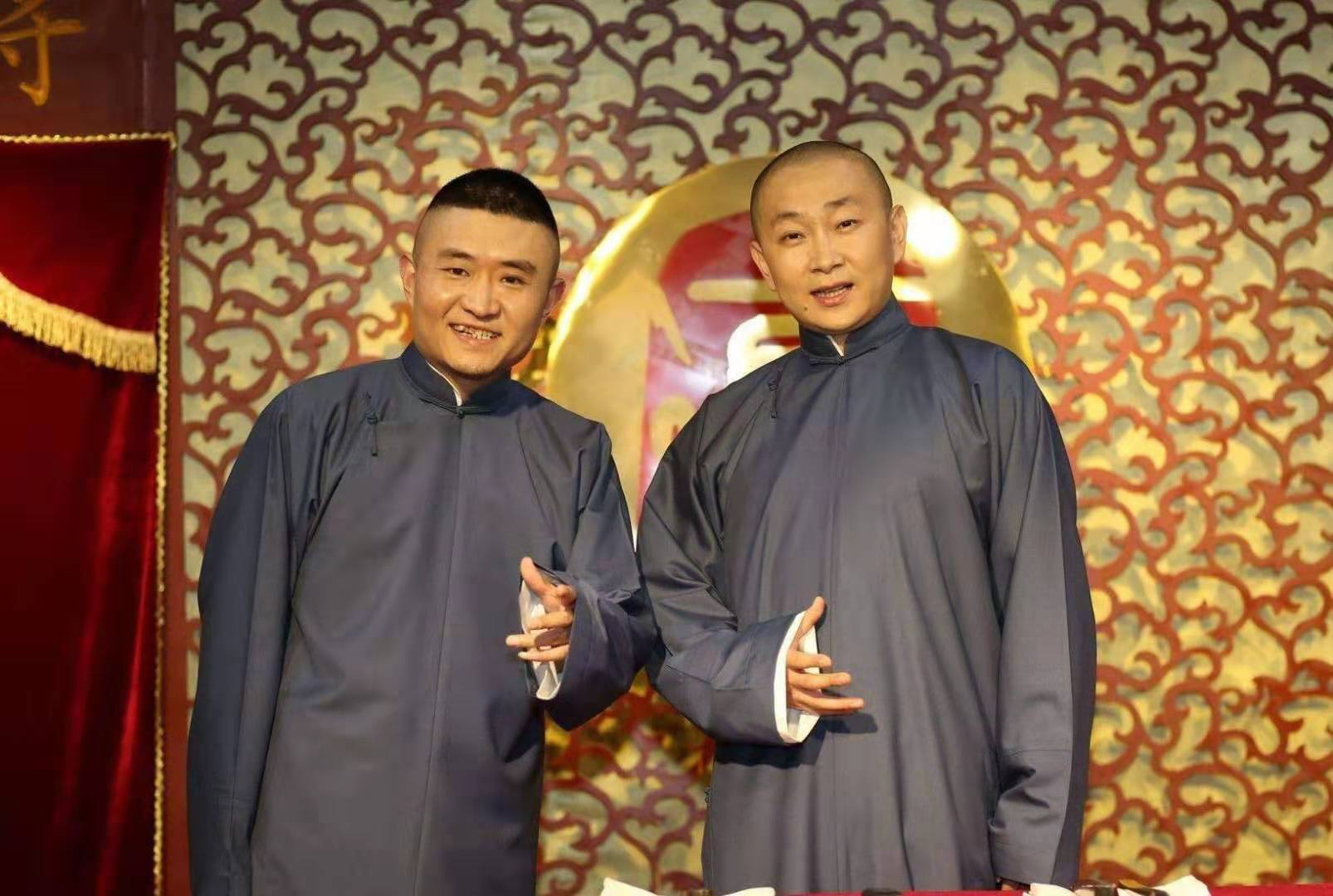 逗哏和捧哏什么意思(相声中的捧哏与逗哏,远不止红花和绿叶的关系)