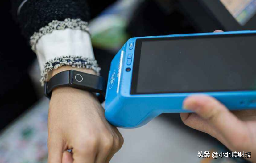 靠收交易手续费，年赚超8亿，做POS机的拉卡拉还能火多久？