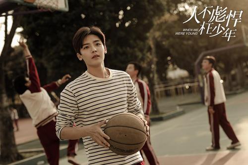 侯明昊率领彪悍天团“飞车五人组”，演绎十八岁的青春年华