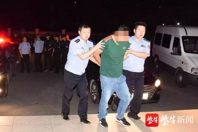 出租车司机和妻子被捅数十刀并抛尸！25年后嫌犯被抓，已将命案忘得一干二净