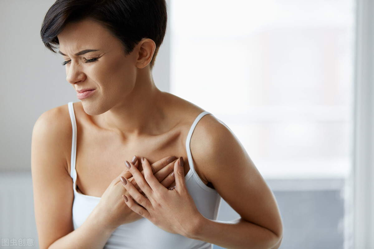 乳腺纤维瘤会发生癌变吗？什么时候要手术切除肿瘤？医生给出答案