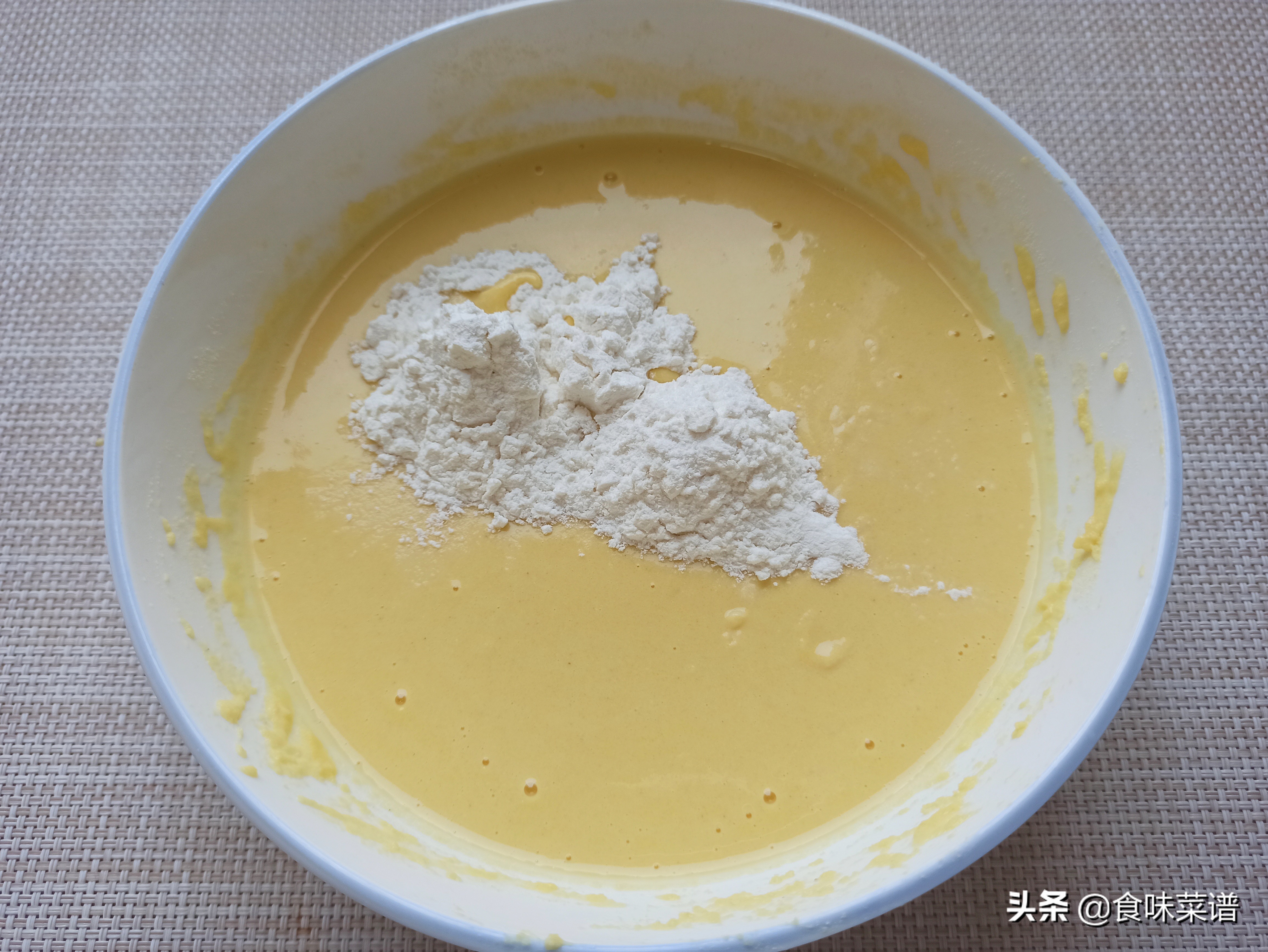 怎样做玉米饼？原来调面糊有讲究，蓬松柔软，做对了比面包还好吃
