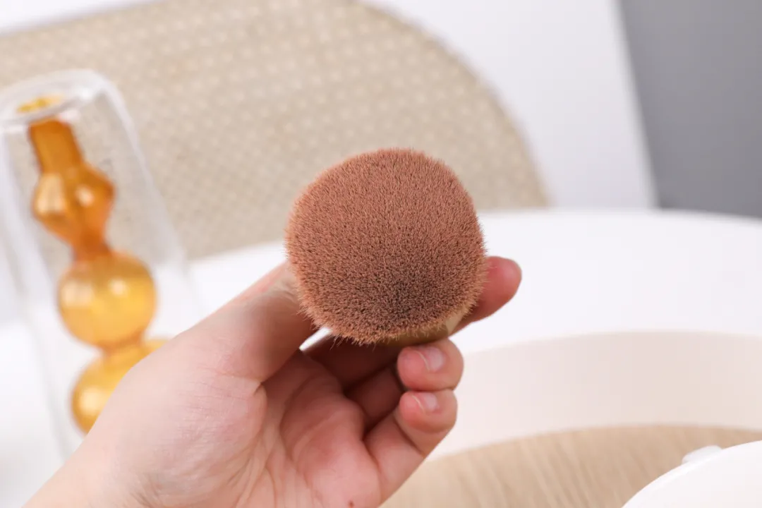 美妆蛋过气了？这些新款上妆工具有点东西