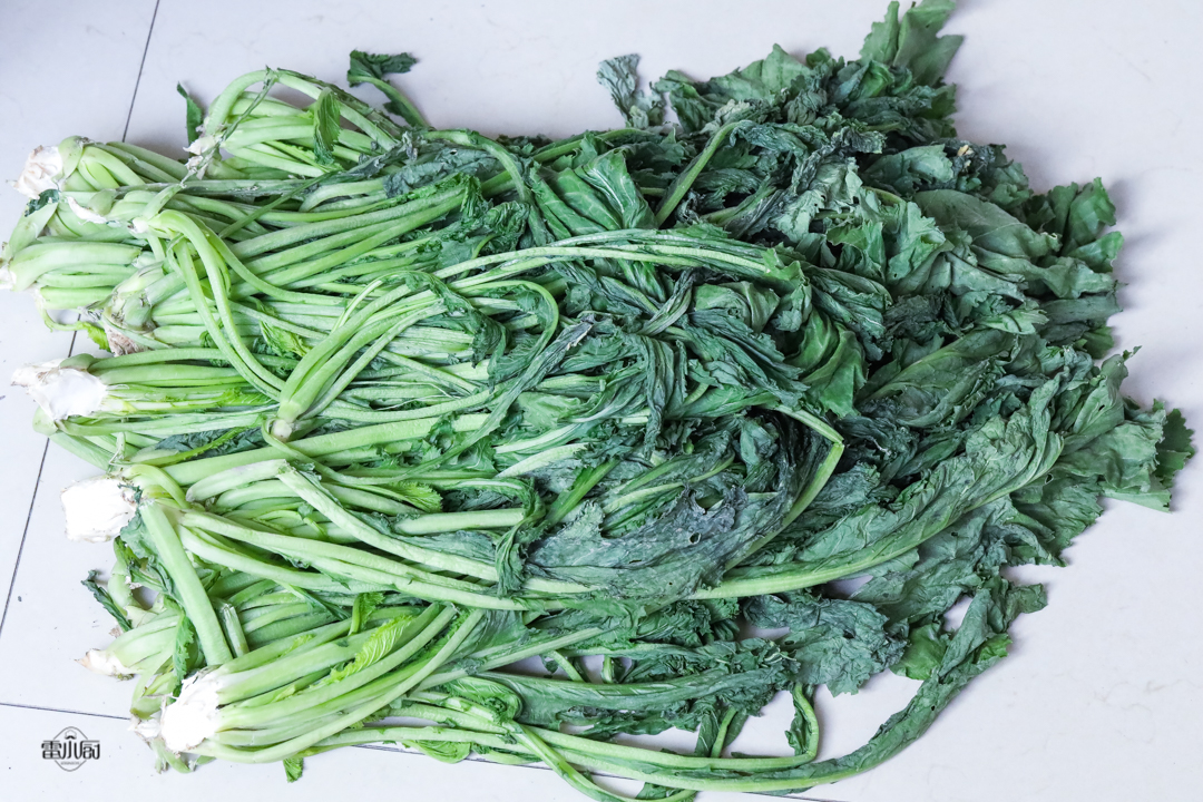 腌了一坛雪菜，家人都说好吃，又腌了一坛，做法一看就会，零失败