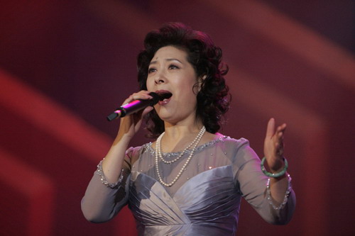 国家一级演员关牧村:45岁再婚嫁高官被宠,如今67岁风采依旧