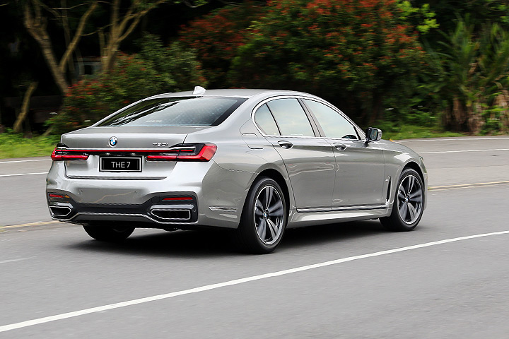车身短了,运动感强了,试驾宝马短轴730i m旗舰版