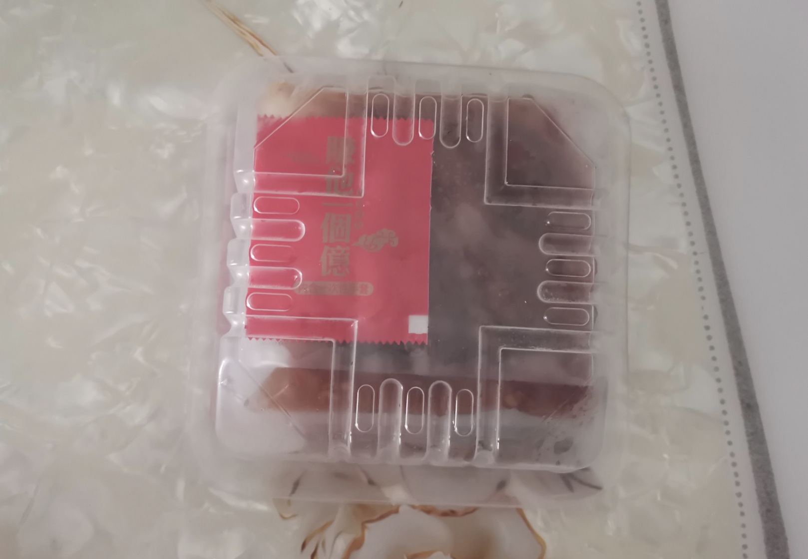 拼多多上买的无骨鸡爪“无”生产日期，客服：机器漏印了……