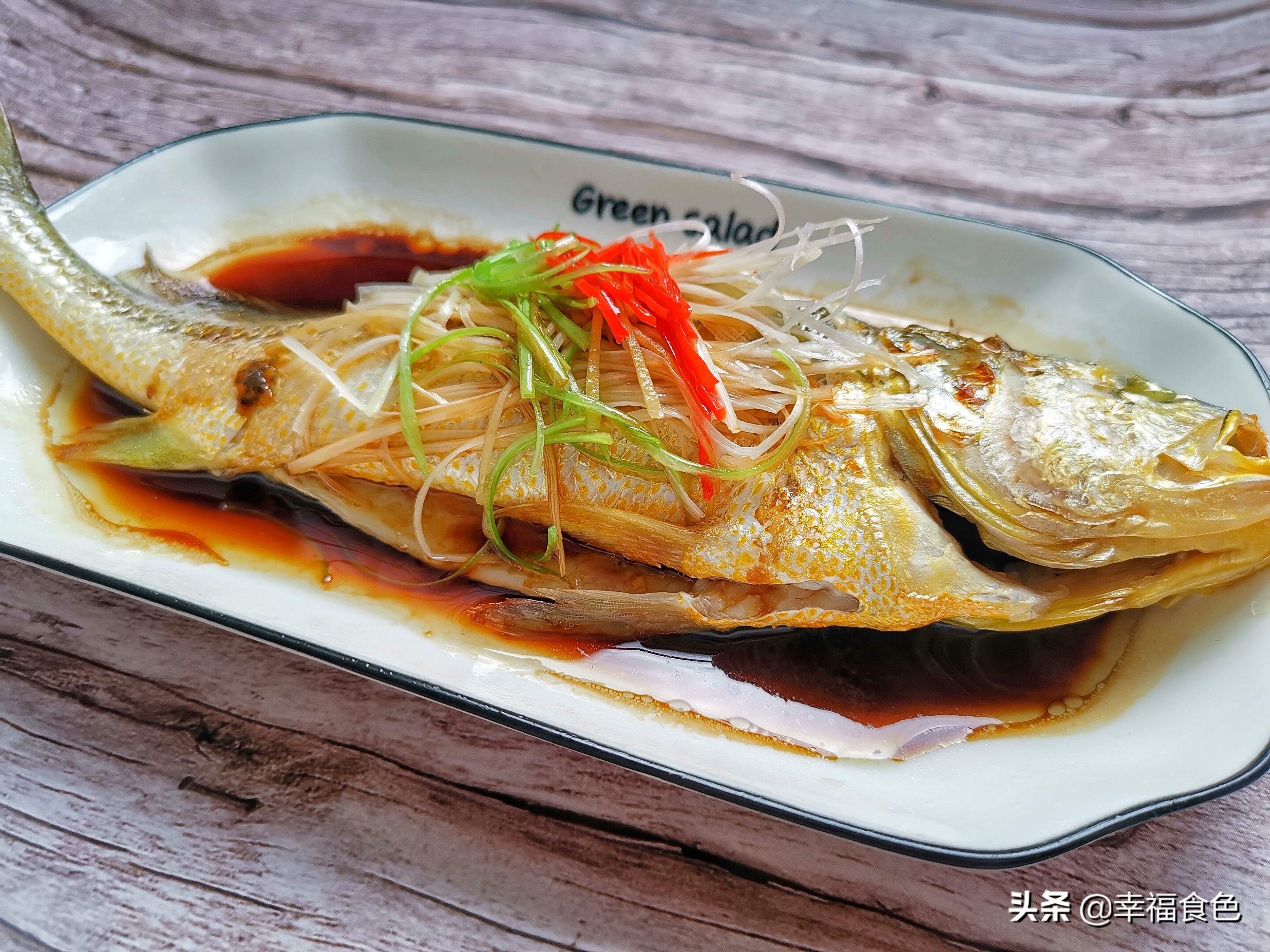 清蒸黄花鱼的做法(蒸黄花鱼的做法制作简单肉质鲜嫩)