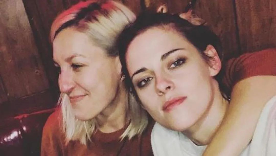 暮光女小K订婚！清纯高中生到姬圈人间扳手的情史起底