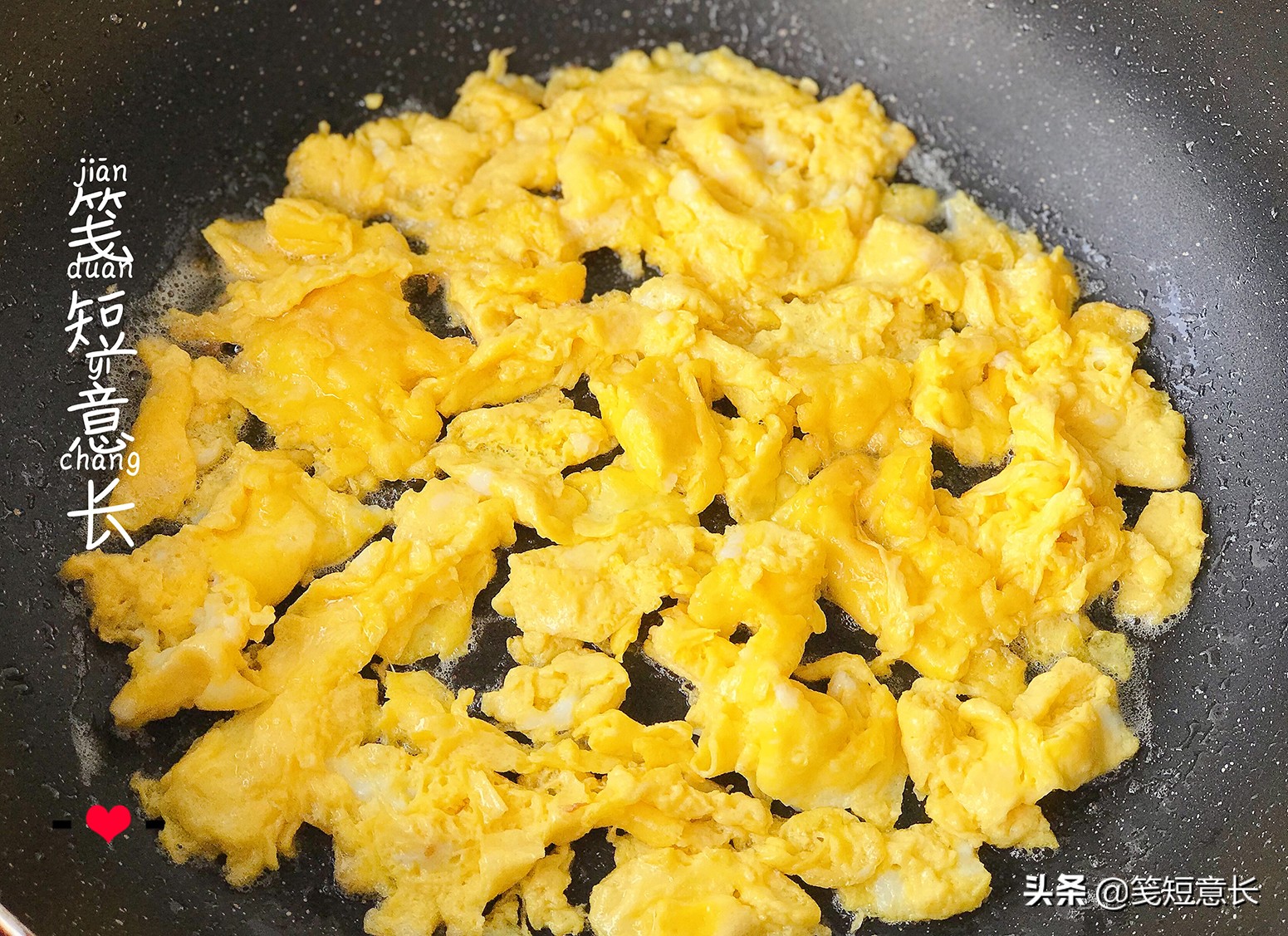 炒丝瓜时怎样做才能颜色翠绿不发黑，窍门很简单，总还有人记不住