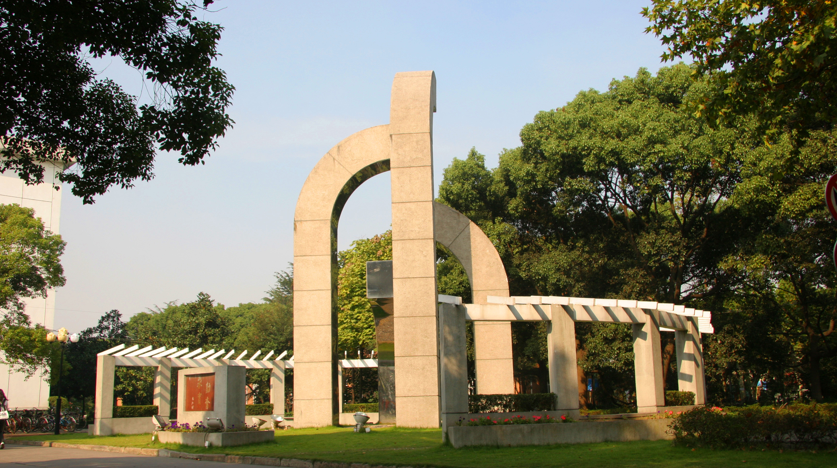 两所大学，校名一字不差，实力天差地别，报考一定要仔细