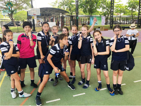 你以为香港哈罗老师只会教书，那就错了，他们还教学生如何起飞