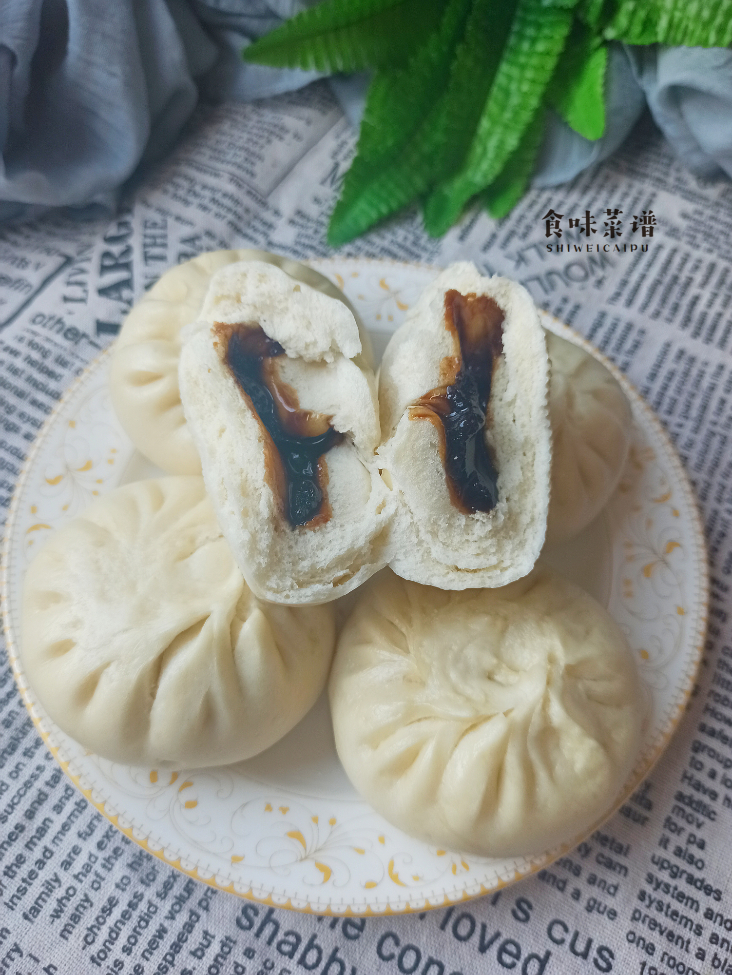 蒸馒头的时候,包上几个糖包子,不露糖不开裂,咬上一口甜香四溢