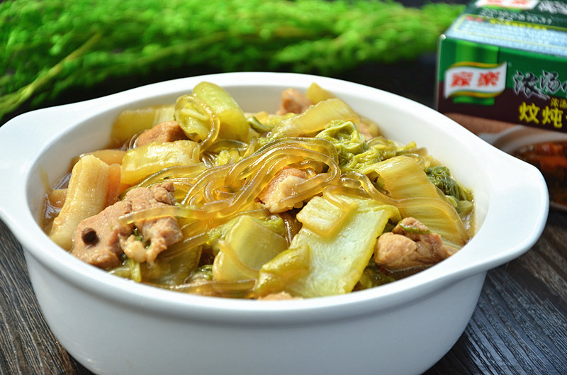 天冷，一锅热乎乎的白菜炖粉条可以安排了，暖胃还美味