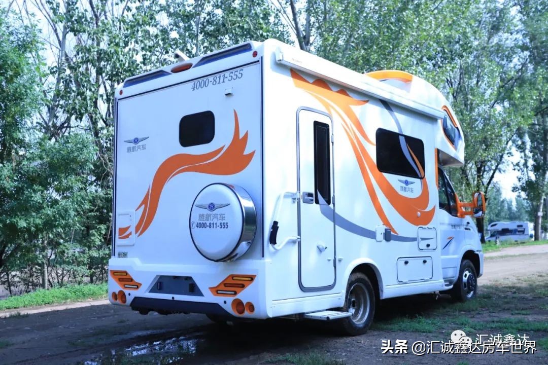 9座3.0t自动挡房车,有空气悬架,电可用3天,木纹内饰真高档