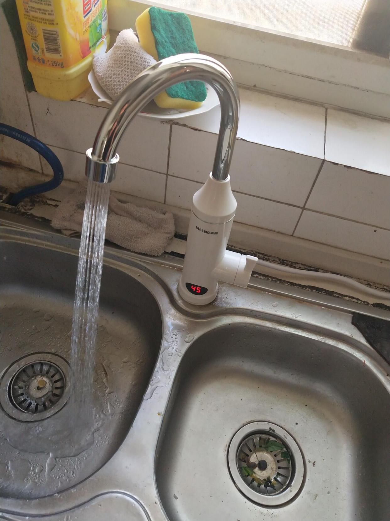 廚房陽臺用水，別再依賴熱水器了，要在小廚寶和即熱水龍頭之間選