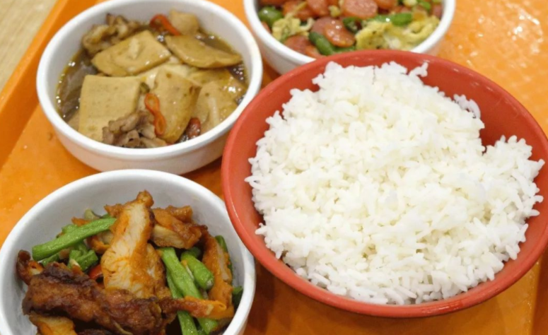 大学生食堂火了，物美价廉令人心生向往，网友：后悔没好好读书