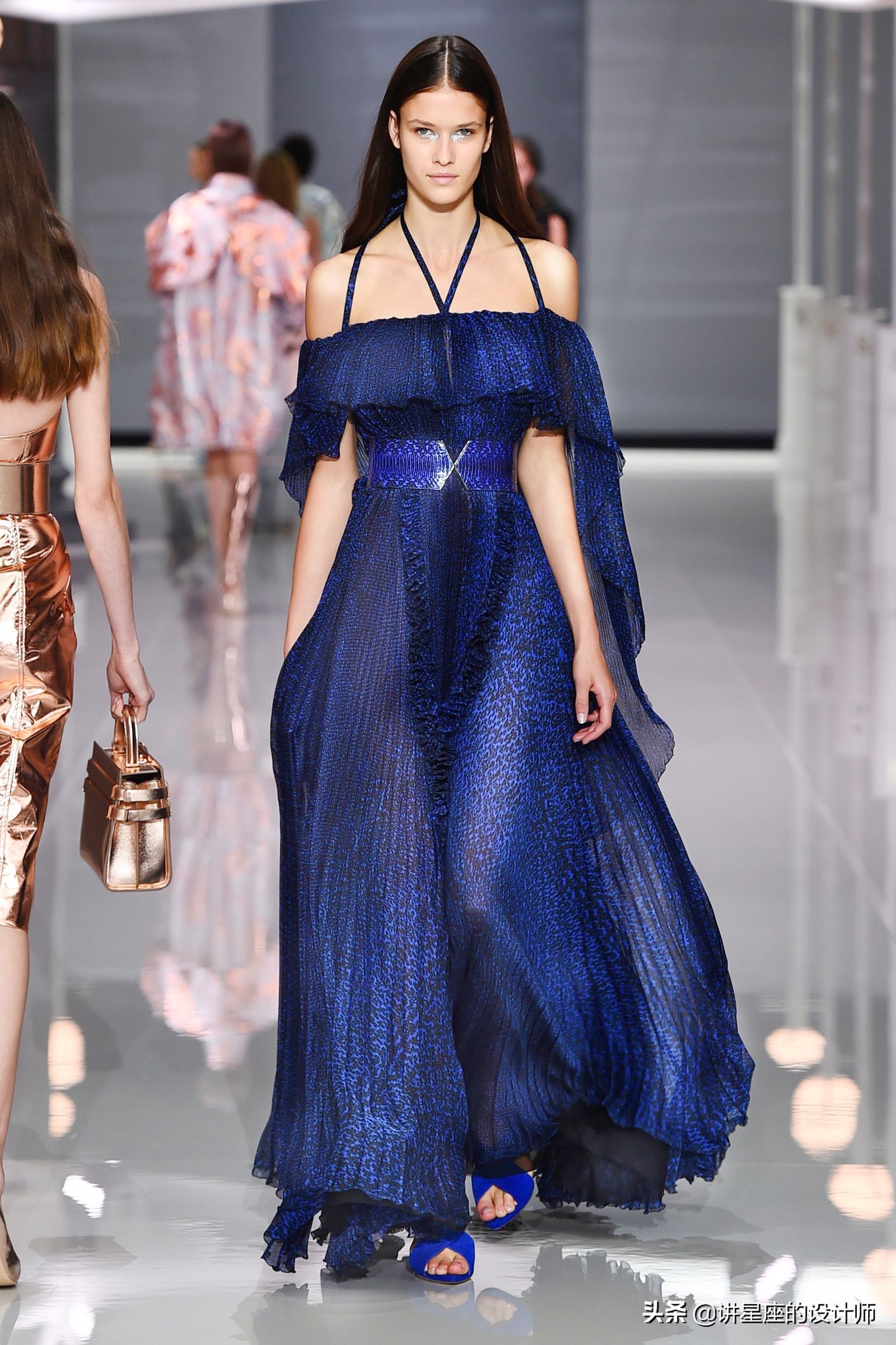 第51周双子座幸运色:藏蓝色,建议你如何时尚搭配蓝色系服饰