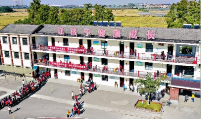 “這里的孩子更需要我們”江夏這些老師用愛守住了鄉(xiāng)村小學(xué)