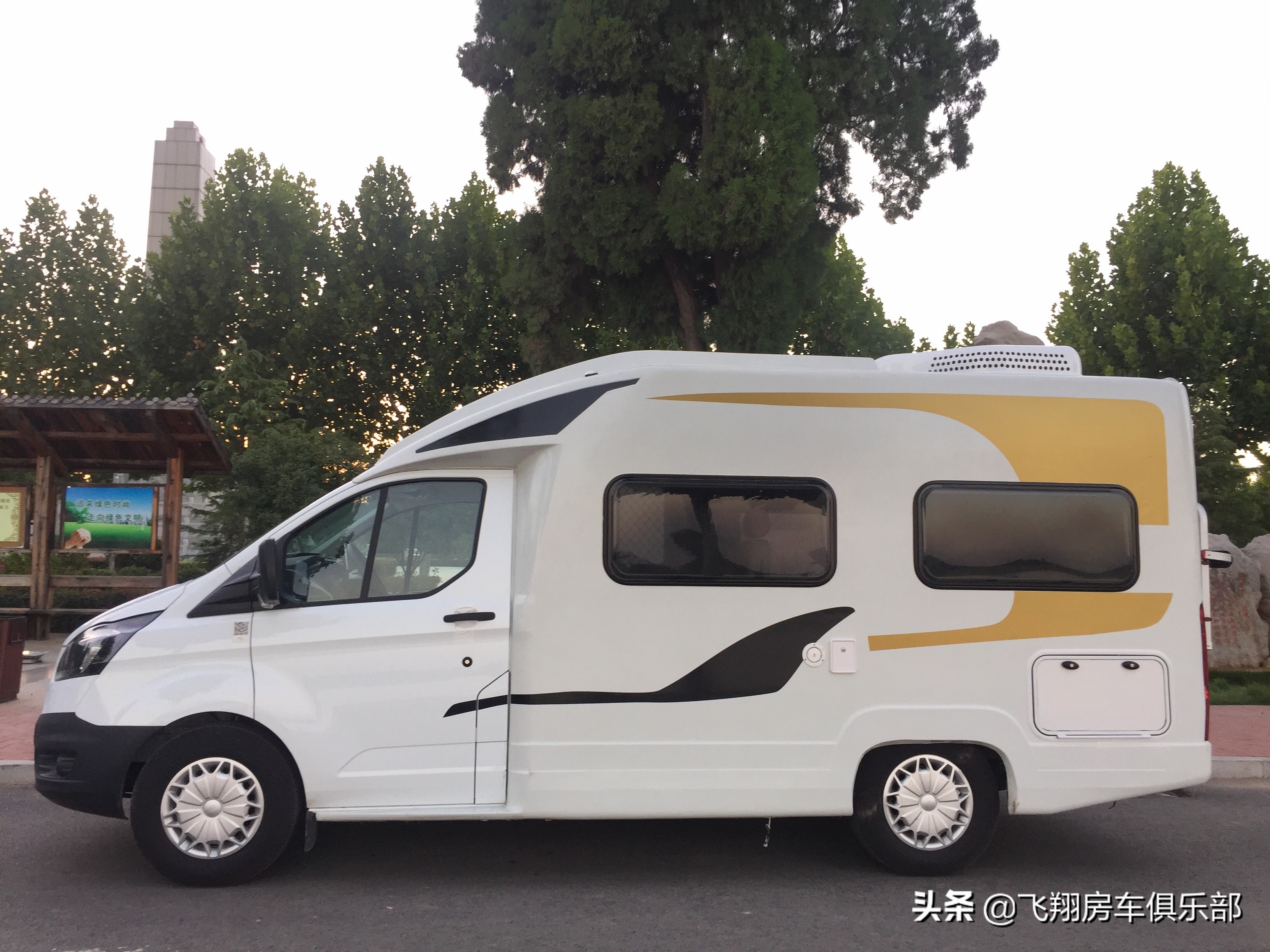 飞翔房车福特全顺系列经典车型再次亮相，太原房车展B型T型随意选