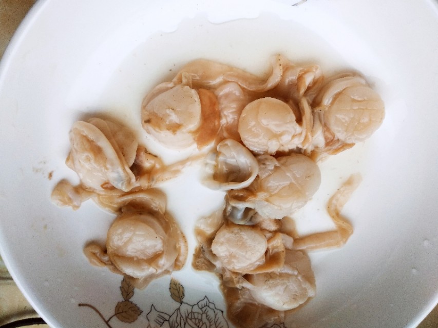 吃扇贝，只要把这两个部位清理干净，再掌握好火候，怎么做都好吃