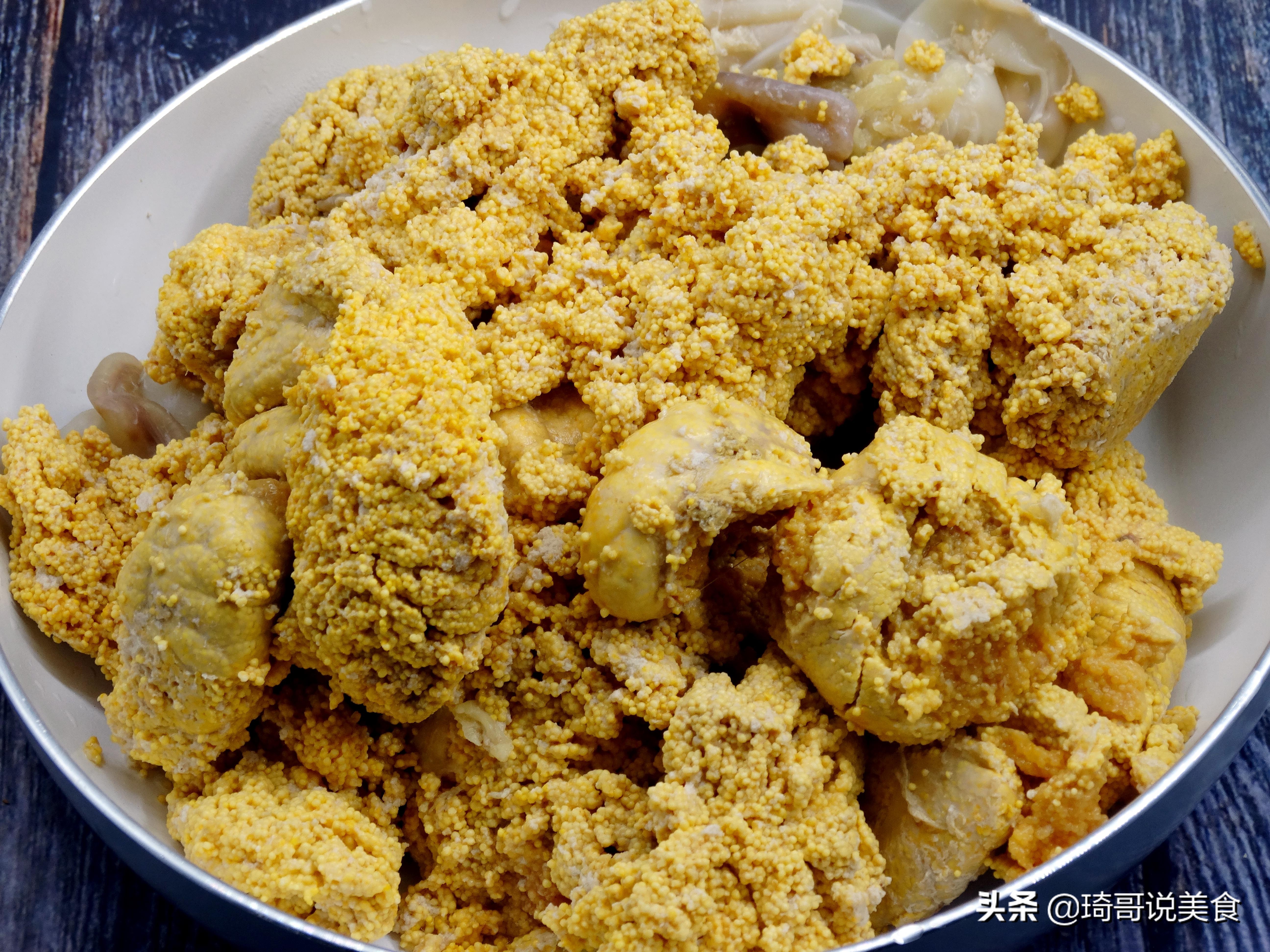 9斤大鲤鱼的鱼籽怎么办?教你这样处理,焖一焖,鲜香醇厚特下饭