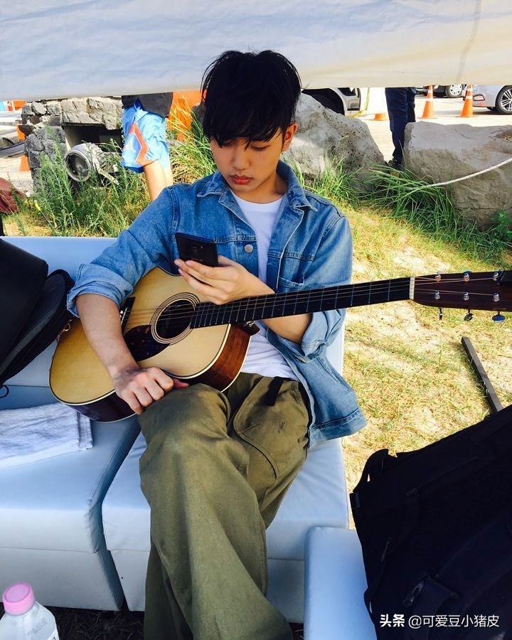 韩国乐坛只识男团？盘点6位独具一格的男歌手：吴赫有招牌烟嗓