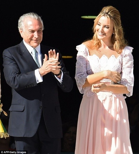 巴西的第一位女性：外表美丽，距离总统44岁，颈部雕刻。