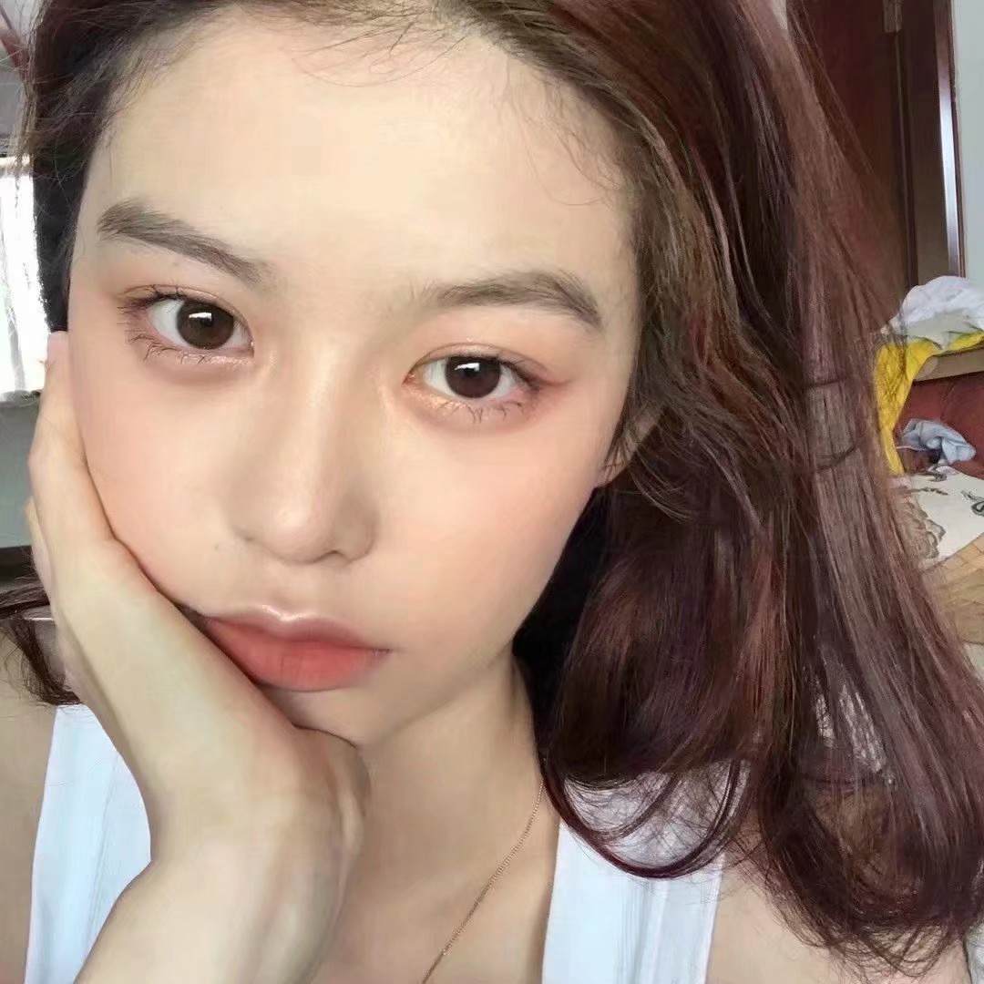 这种圆圆的略微有一点点相似于杏仁状的形态真的是超级有魅力呢,眼睛