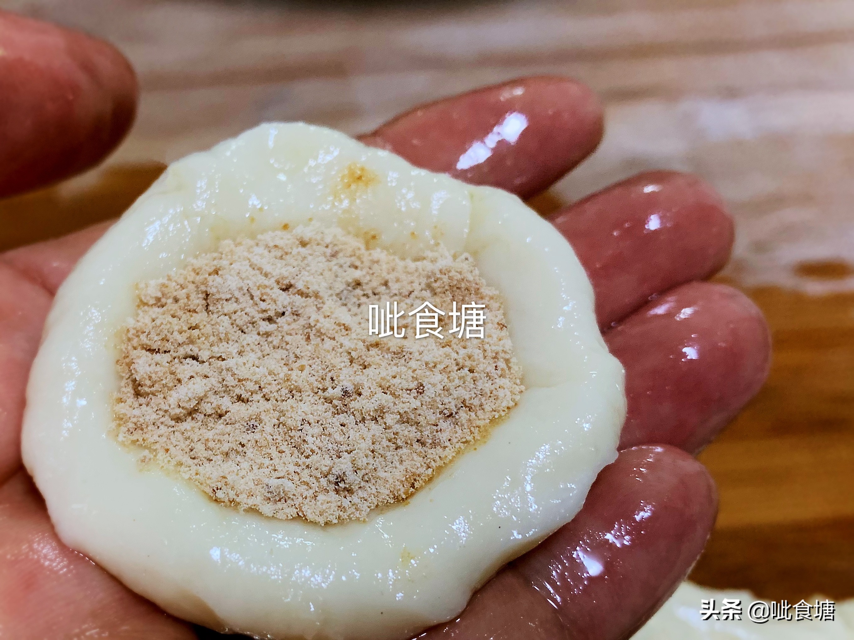 糖糕的家常做法，个个空心，外酥里软，甜而不腻，好吃不粘牙